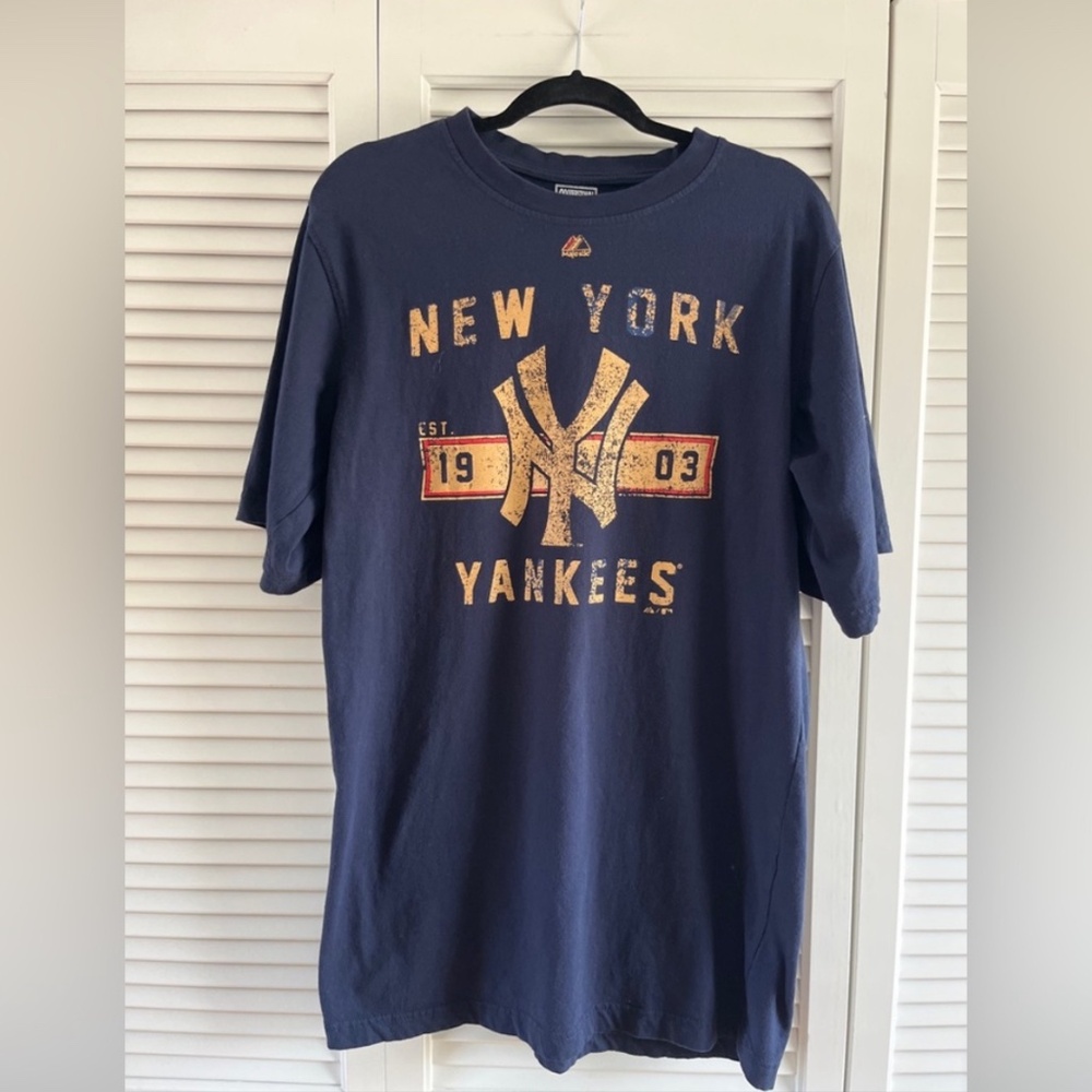 Majestic N.Y. Yankees Navy T Shirt Mens Size Med Tall Cooperstown Collection EUC